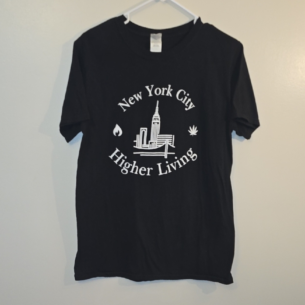 Gildan Black Short Sleeve Tee New York City Higher Living Cannabox LOT-P